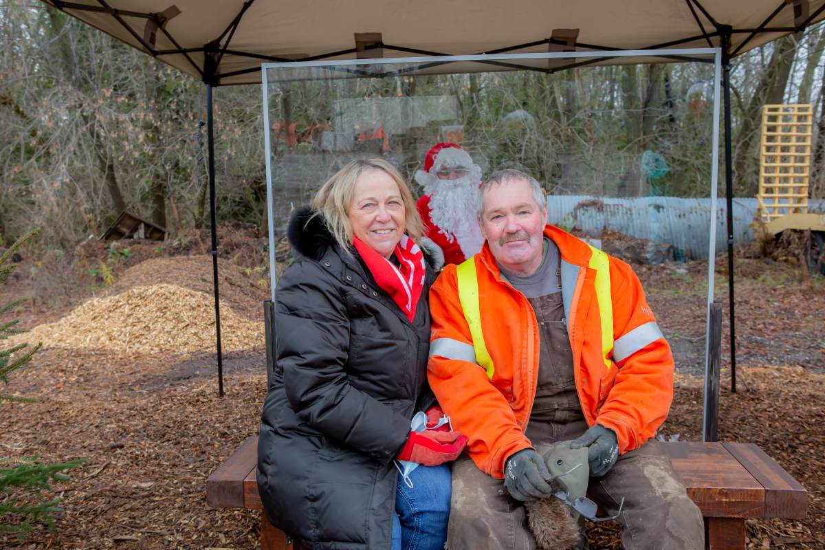 Family Christmas at Spry Christmas Tree Farm Returns in  Support of NHH